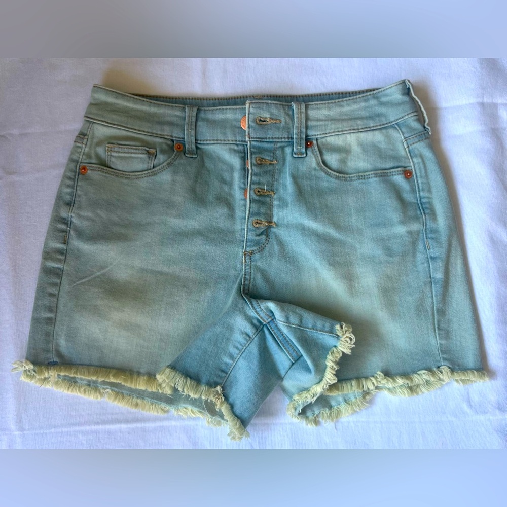 Universal Thread Distressed Jean Shorts. Size 6.